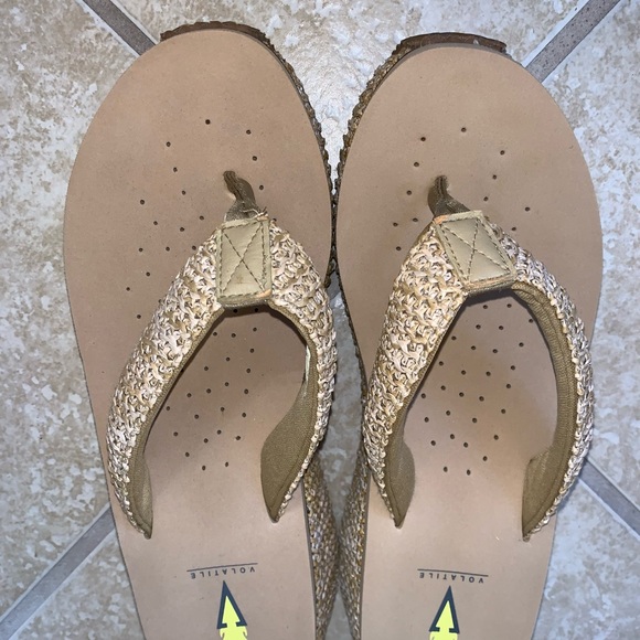 VOLATILE Straw island sandals wedges shoes women’s size 9 - Picture 10 of 14